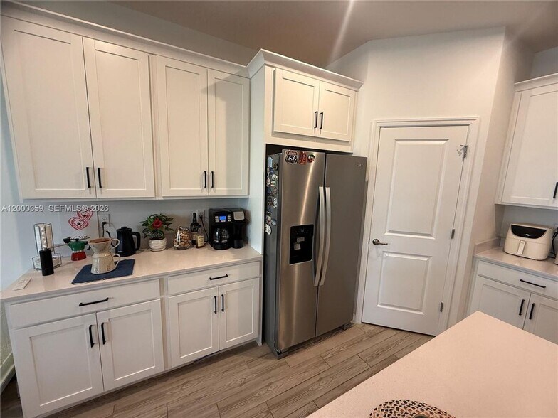 Building Photo - 10503 SW Orana Dr