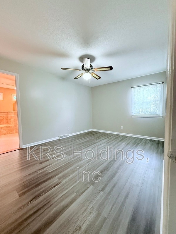 Building Photo - 715 White Oak Dr
