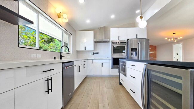 Building Photo - Waialae Nui Ridge - Renovated 4 bedroom, 3...