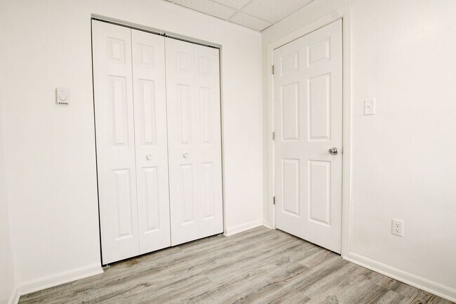 Building Photo - Central Plaza Apartments