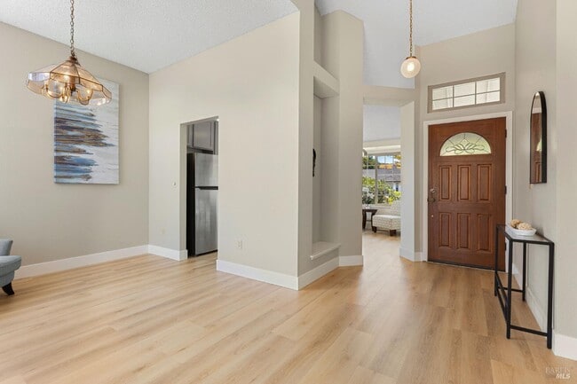 Building Photo - 828 Stoneridge Cir