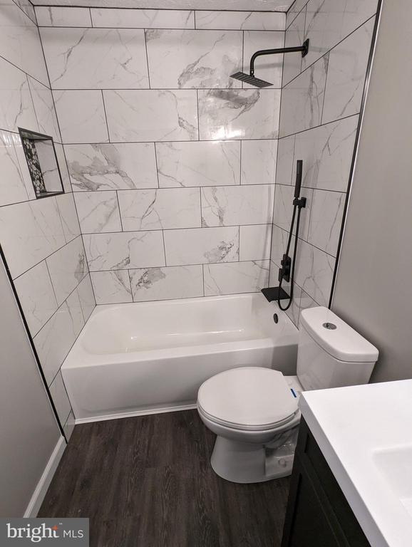 Building Photo - 1680 Thenia Pl