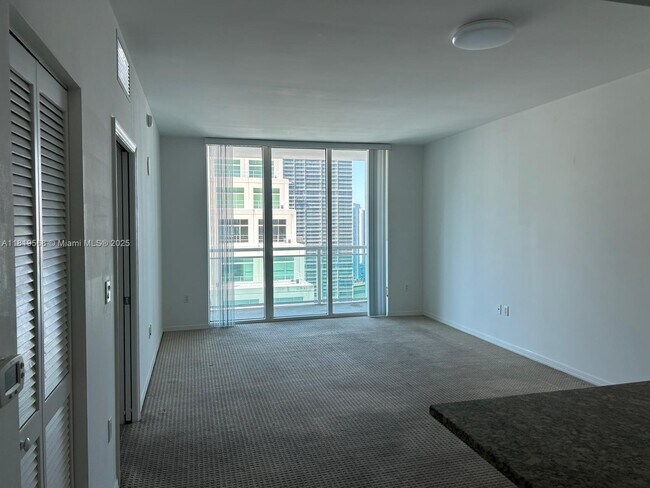 Building Photo - 950 Brickell Bay Dr