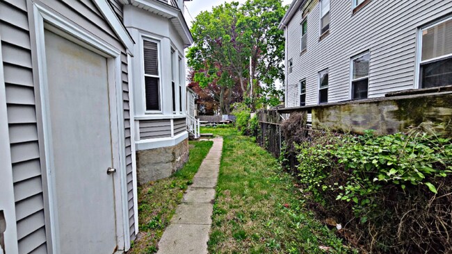 Building Photo - 125 Hillman St