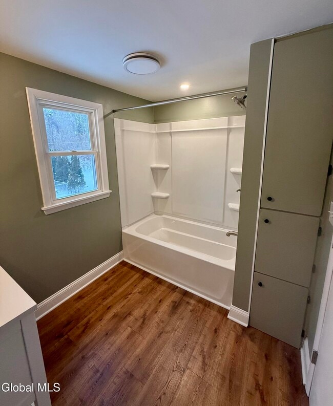 Building Photo - 2 Pinewood Ct