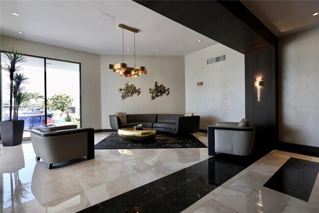 Building Photo - 20515 E Country Club Dr