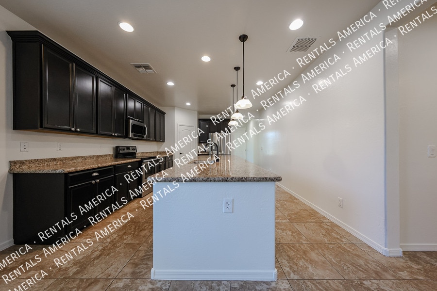 Building Photo - 41192 W Rio Bravo Dr