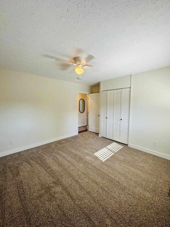 Building Photo - Charming and Updated Cul-de-Sac Gem with Year-Round Sunroom and Spacious Backyard!