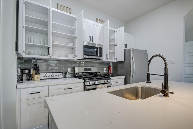 Building Photo - 9305 Tower St