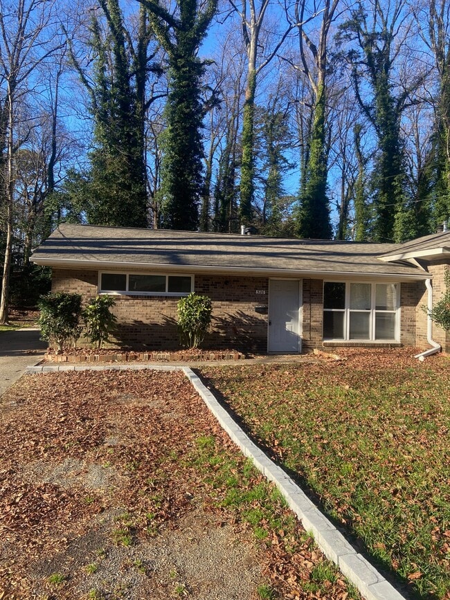 Building Photo - 526 Blendwood Dr