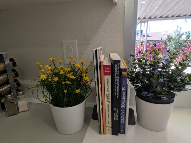 Building Photo - Cornell