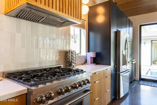 Building Photo - 68 W Lewis Ave