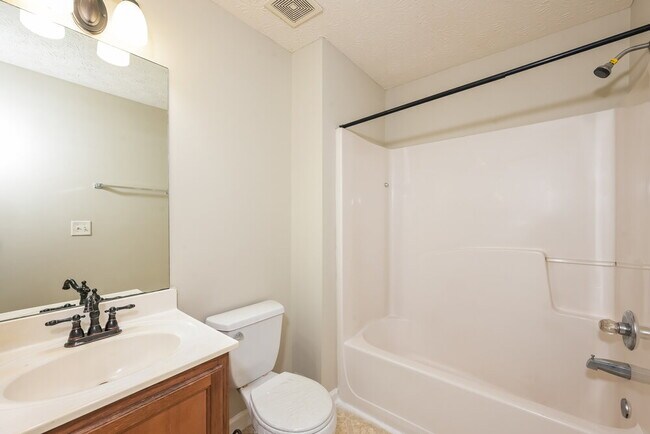 Building Photo - 86 Springbottom Dr SE