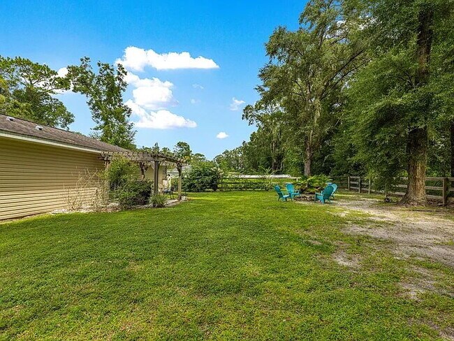 Building Photo - Beautifully updated 3 bedroom, 2 bath home.