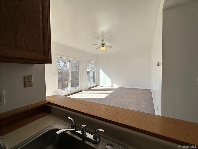 Building Photo - 165 Ulster Ave