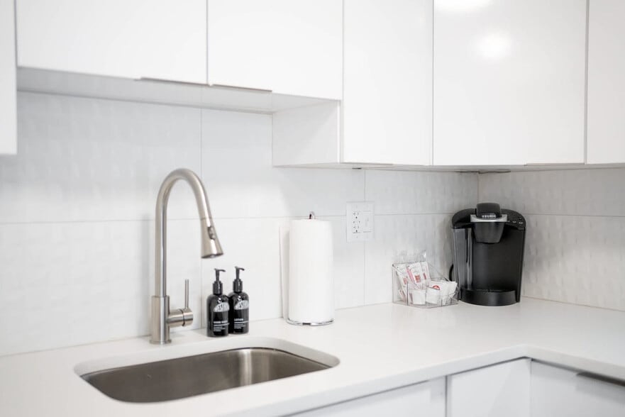 Building Photo - 1136 Crescent Ave NE