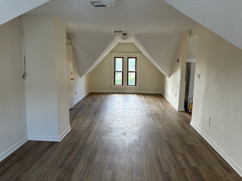 Building Photo - 1310 Stanley St