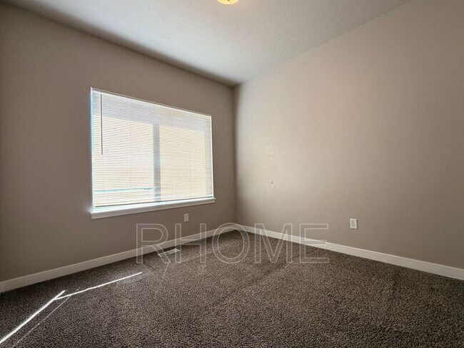 Building Photo - 3719 Lilac Heights Dr