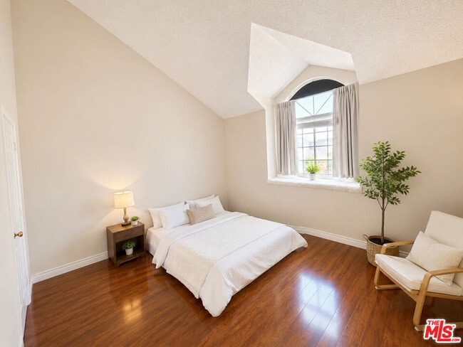 Building Photo - 8950 Serapis Ave