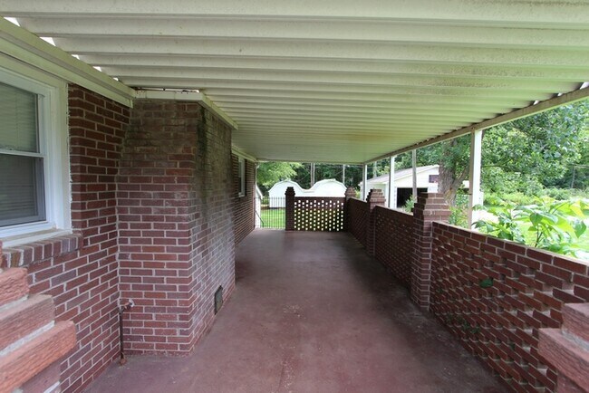 Building Photo - 641 Stamie Dr