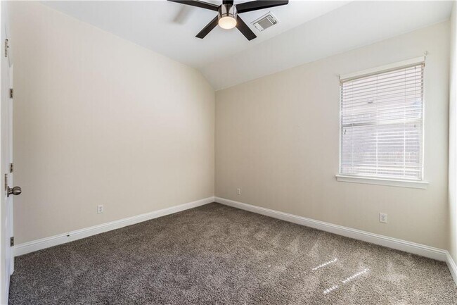 Building Photo - 4001 Sapphire Loop