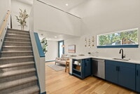 Building Photo - 960 NE Norton Ave