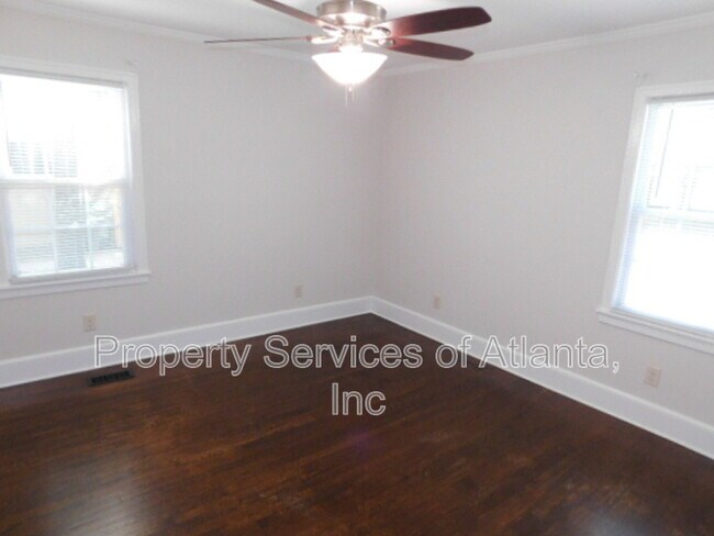 Building Photo - 482 Hyde Dr NE