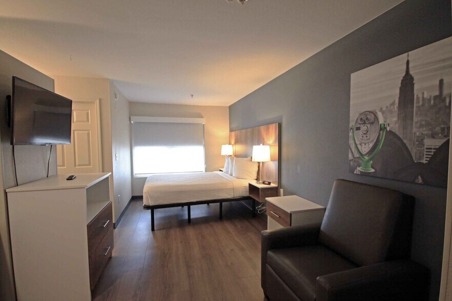 Building Photo - Furnished Studio-Albuquerque - Rio Rancho Blvd.