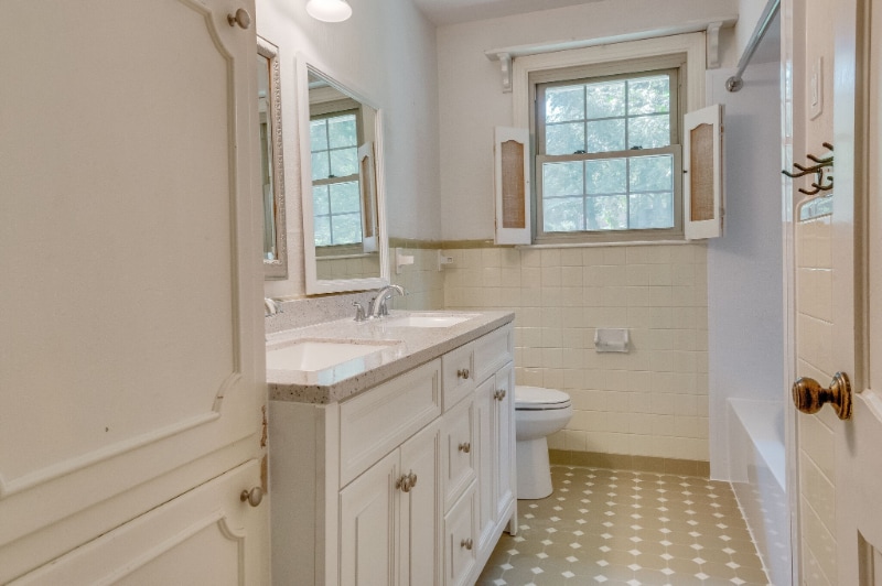 Building Photo - 327 Westchester Dr