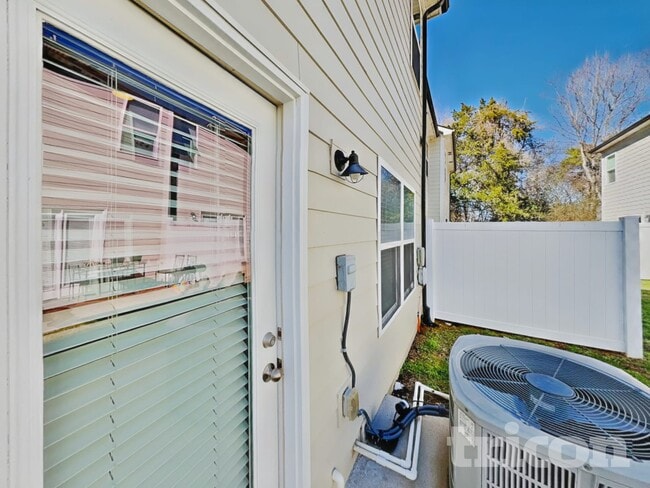 Building Photo - 508 Hickory Leaf Ct