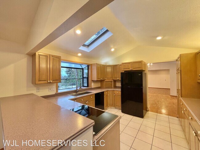 Building Photo - 4 br, 3.5 bath House - 8611 NE 26th Pl