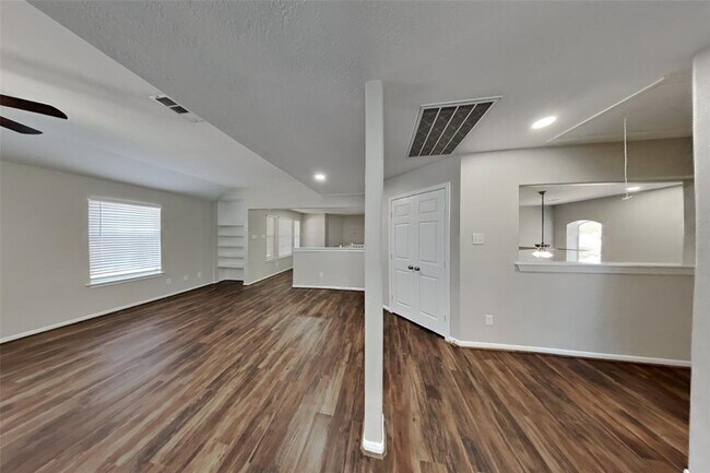 Building Photo - 6307 Briar Cross Ct