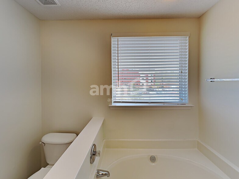 Building Photo - 14842 Jerpoint Abby Dr