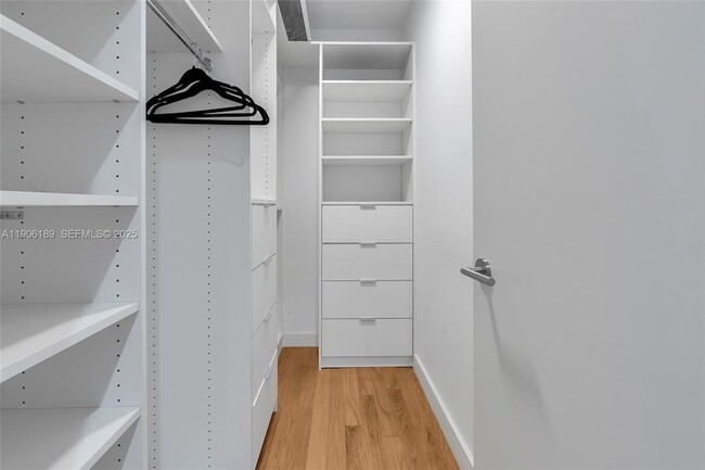 Building Photo - 415 Rovino Ave