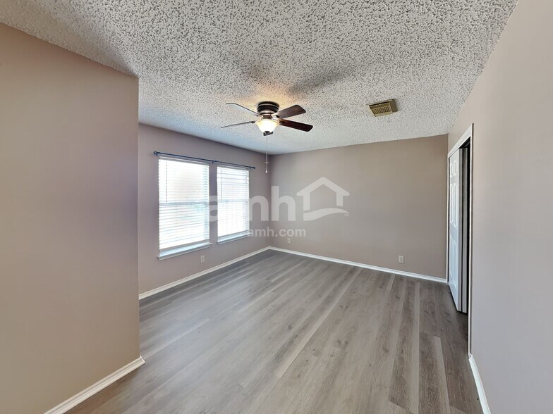 Building Photo - 769 Willow Crossing