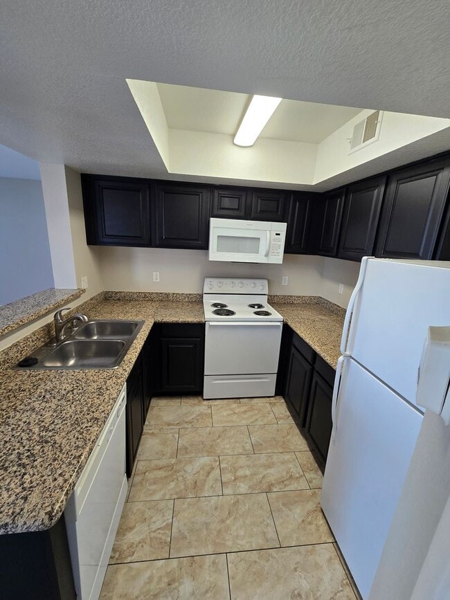 Building Photo - A Fabulous 2 Bedroom upstairs unit near Nellis AFB
