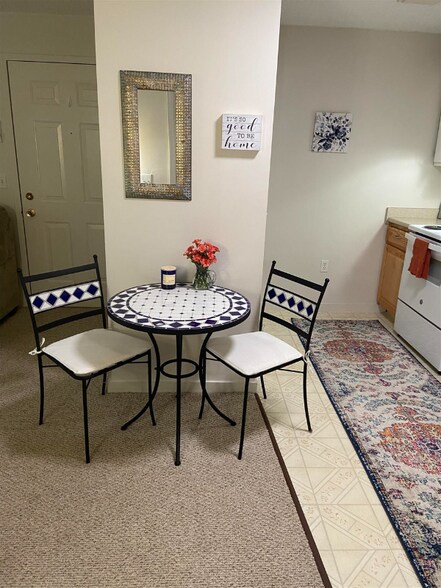 Building Photo - 11 St James Pl