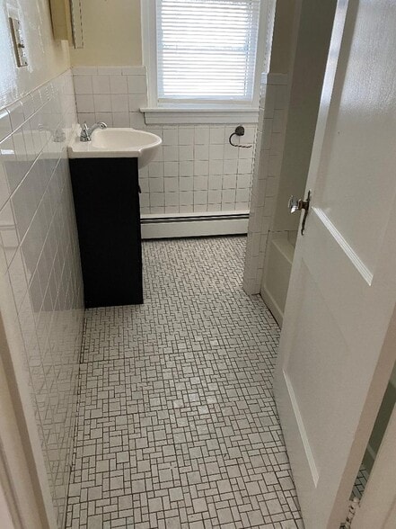 Building Photo - 558 Orange St