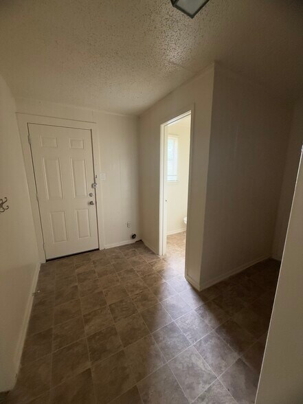 Building Photo - 3495 Country Club Rd