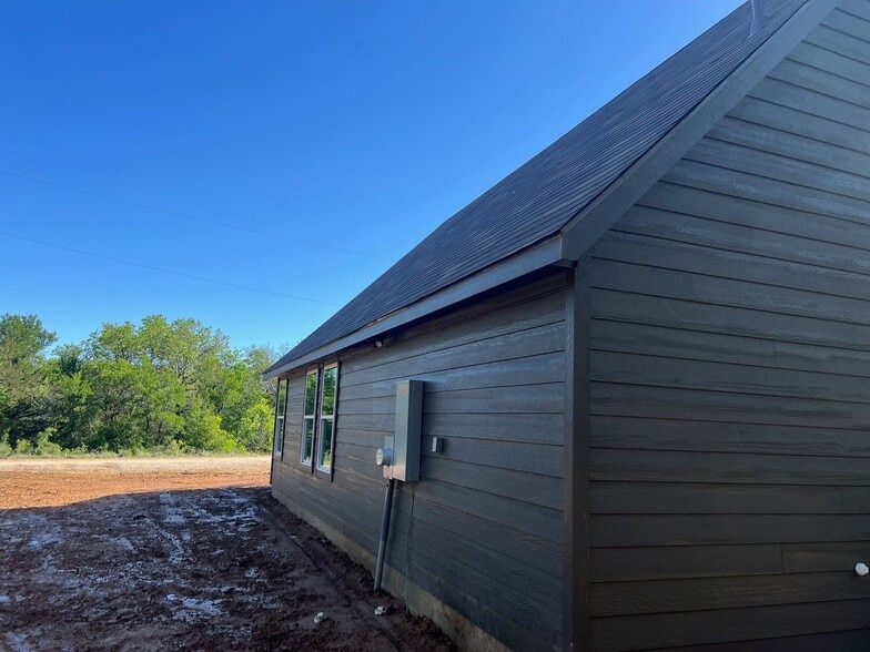 Building Photo - 10733 Shady Oaks Dr