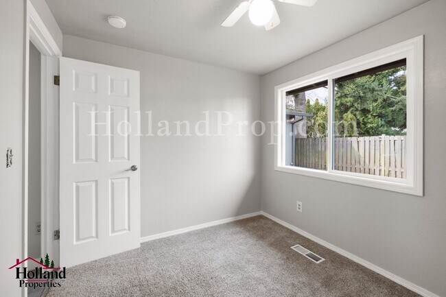 Building Photo - Fully Renovated 4-Bedroom Home with Shop, RV Parking & Expansive Yard – Oregon City