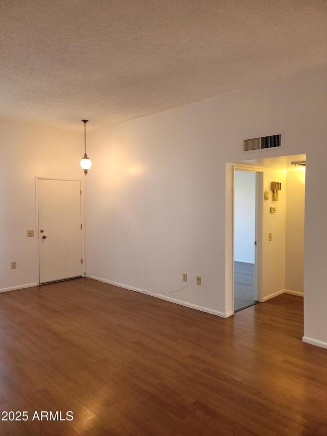 Building Photo - 10060 W Royal Oak Rd