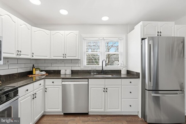 Building Photo - 5716 Crawford Dr