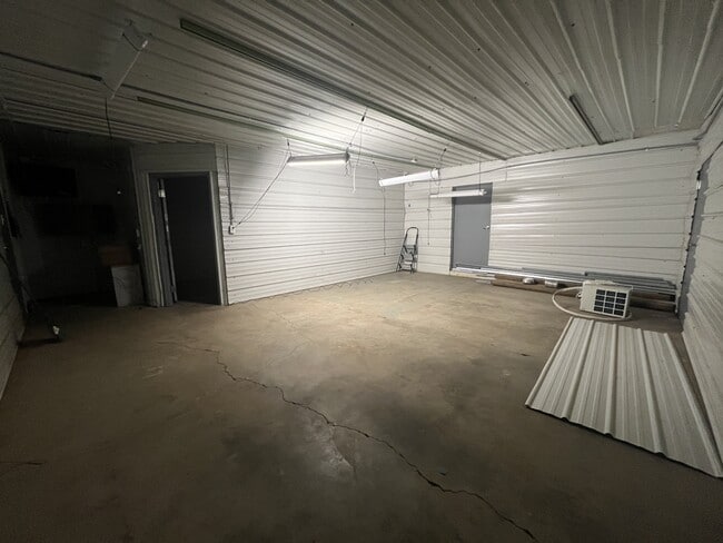 Building Photo - 16093 SW Roy Rogers Rd