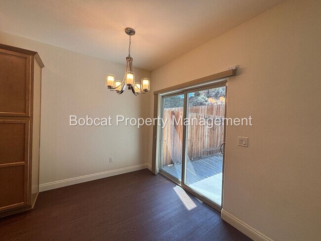 Building Photo - 3 Bed, 2.5 Bath, Townhome Located in Carson City - Mills Landing Community