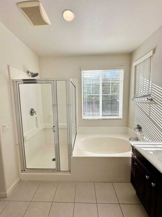 Building Photo - Beautiful 3 Bedroom 2 Bathroom Dove Creek Community Single Family Home in Atascadero Available 8/...