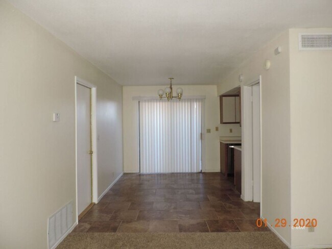 Building Photo - 600 W Graaf Ave