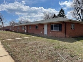 Building Photo - Gorgeous Remodeled 2 bedroom!  Must see in...