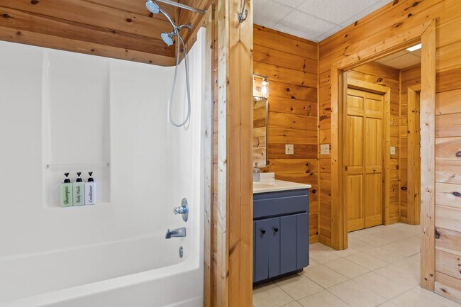 Building Photo - 181 Sugar Mountain Rd