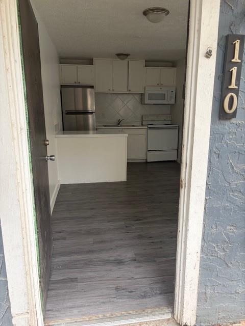 Primary Photo - 1300 Parker Ln